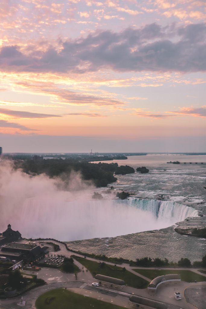10 Amazing Things to do at Niagara Falls | Marriott Fallsview Hotel #simplywander