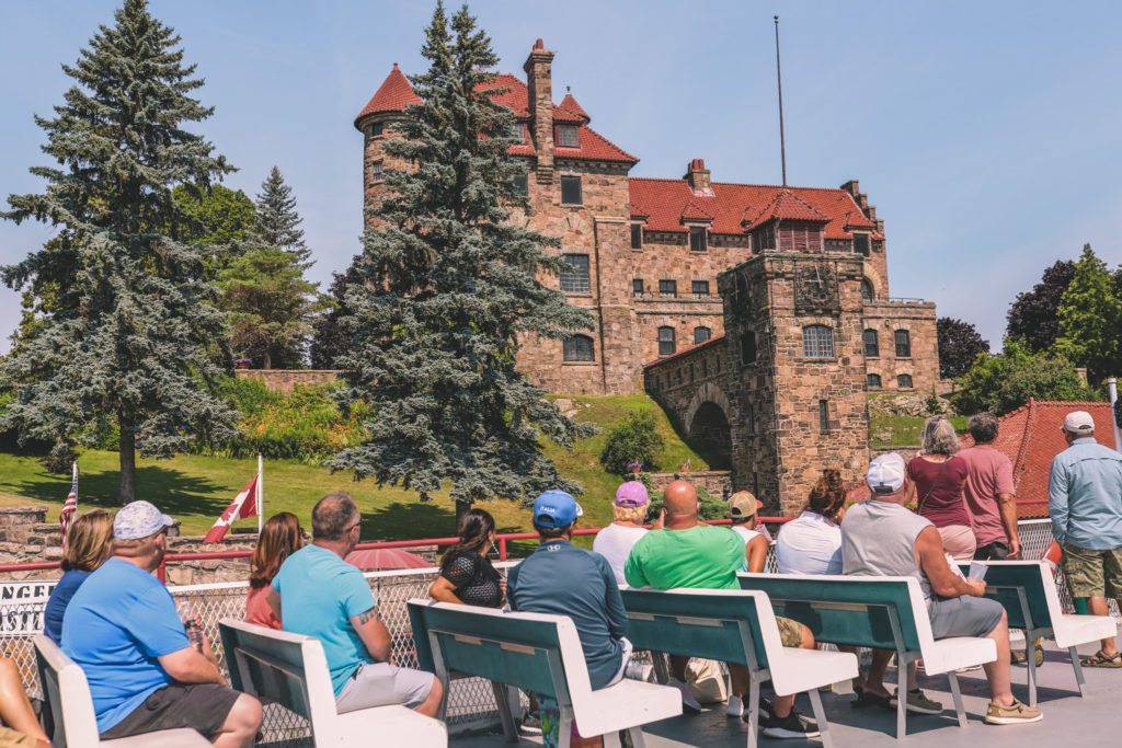 Best Things to do in Thousand Islands Canada and New York | Tour Singer Castle #simplywander