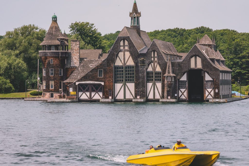 Best Things to do in Thousand Islands Canada and New York | Tour Boldt Castle #simplywander