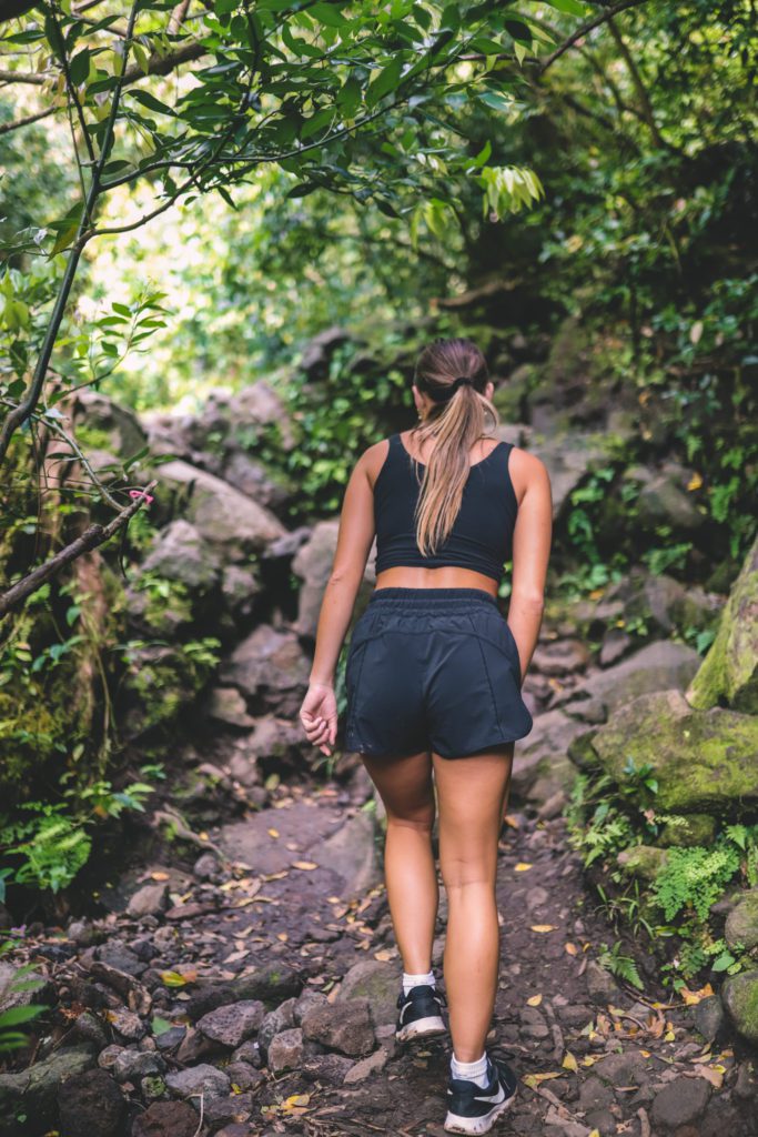 8 of the Best Hikes on Oahu | Lulumahu Falls Trail #simplywander