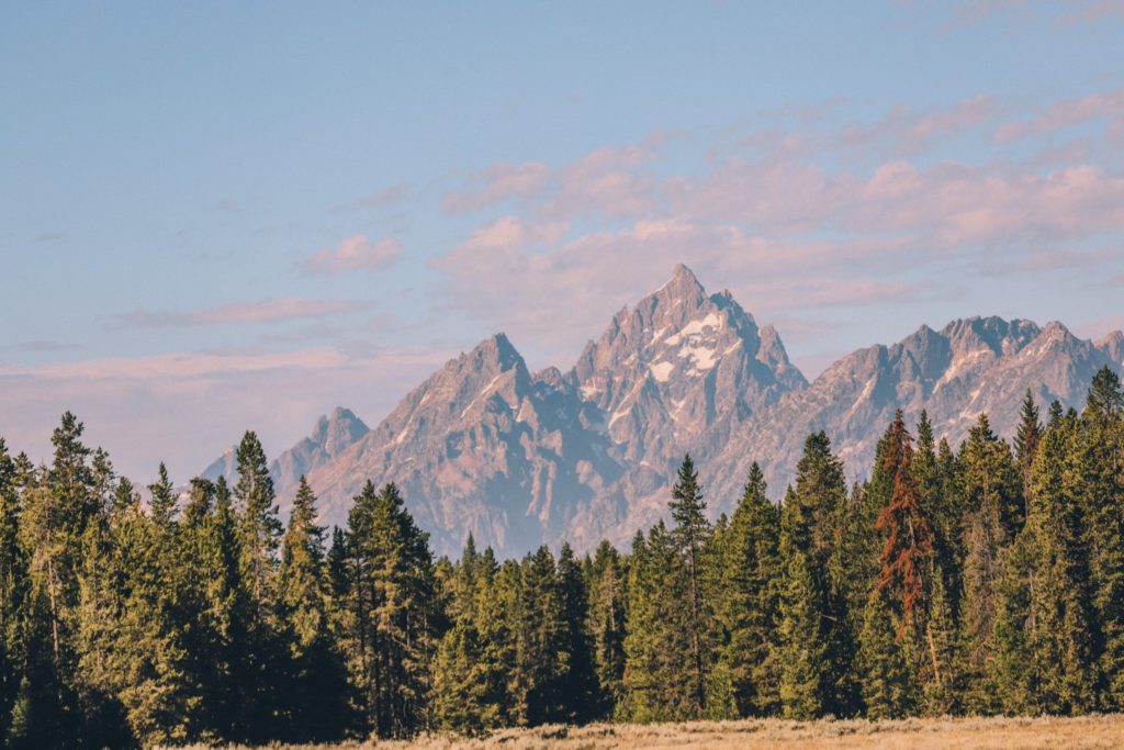 Road Trip Stops from Salt Lake City to Yellowstone | Best things to do in Grand Teton National Park #simplywander