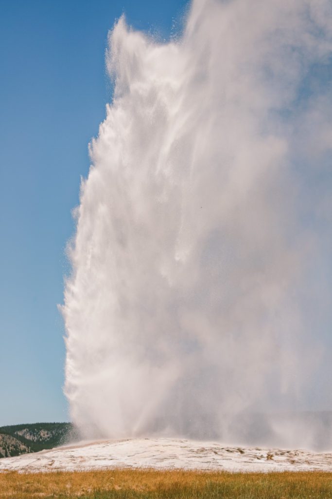 Best Things to do in Yellowstone National Park | Old Faithful  #simplywander