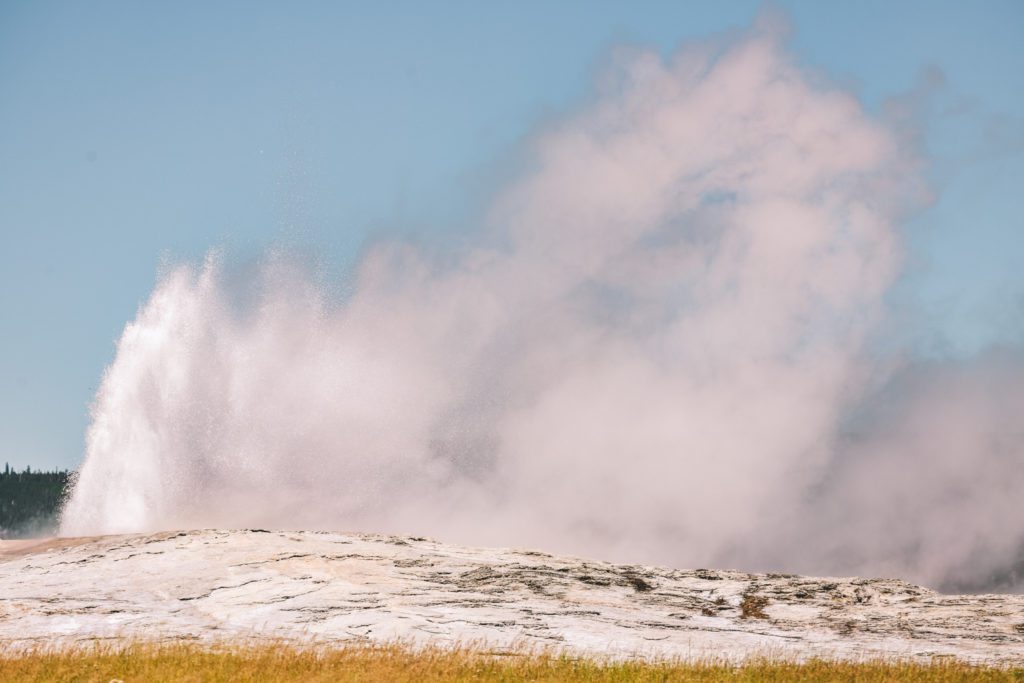 Best Things to do in Yellowstone National Park | Old Faithful #simplywander