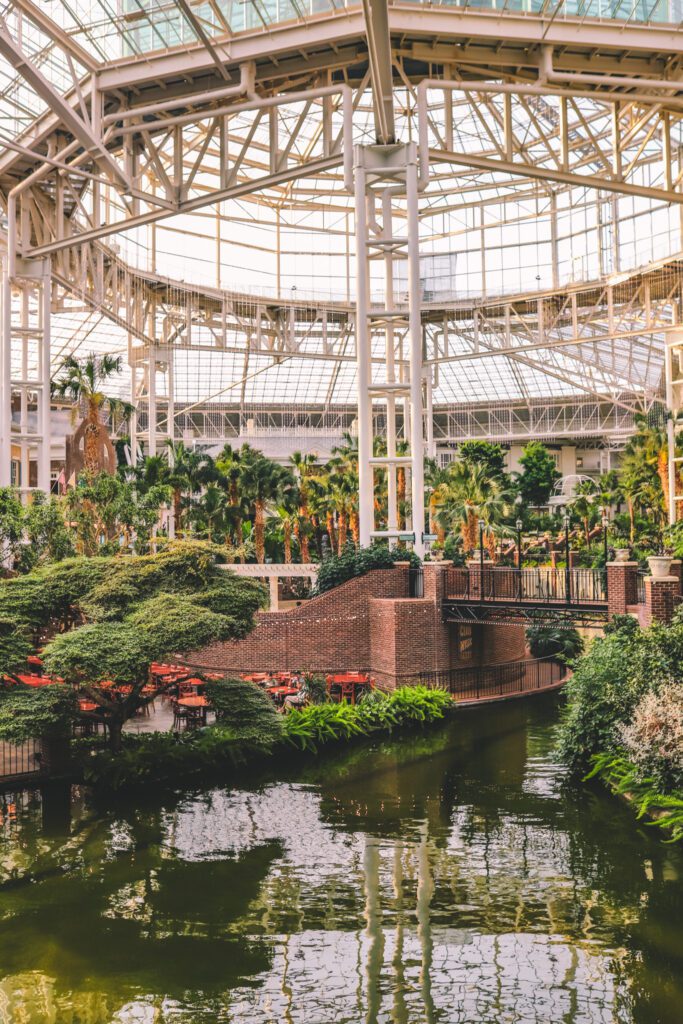 11 of the Best Things to Do in Nashville, Tennessee | Gaylord Opryland Resort #simplywander