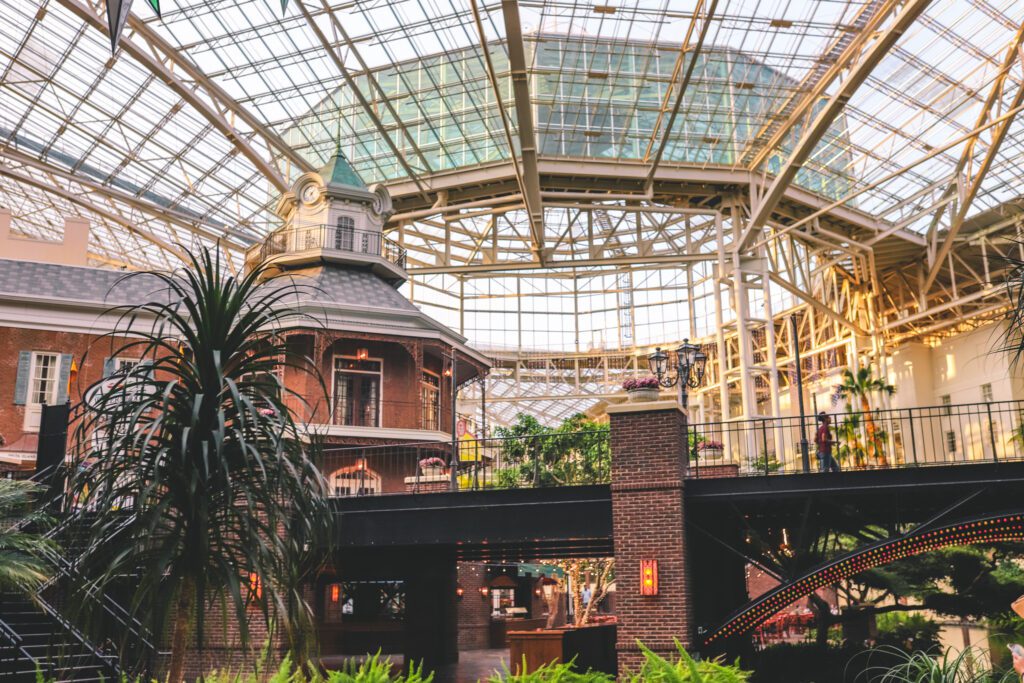 11 of the Best Things to Do in Nashville, Tennessee | Gaylord Opryland Resort #simplywander