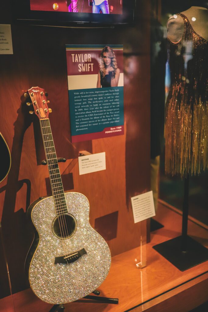Nashville Girls Weekend Itinerary | Country Music Hall of Fame #simplywander