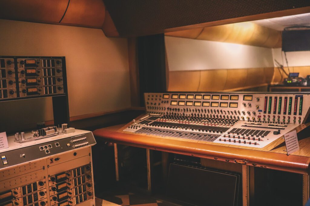 11 of the Best Things to Do in Nashville, Tennessee | RCA Studio B Tour #simplywander