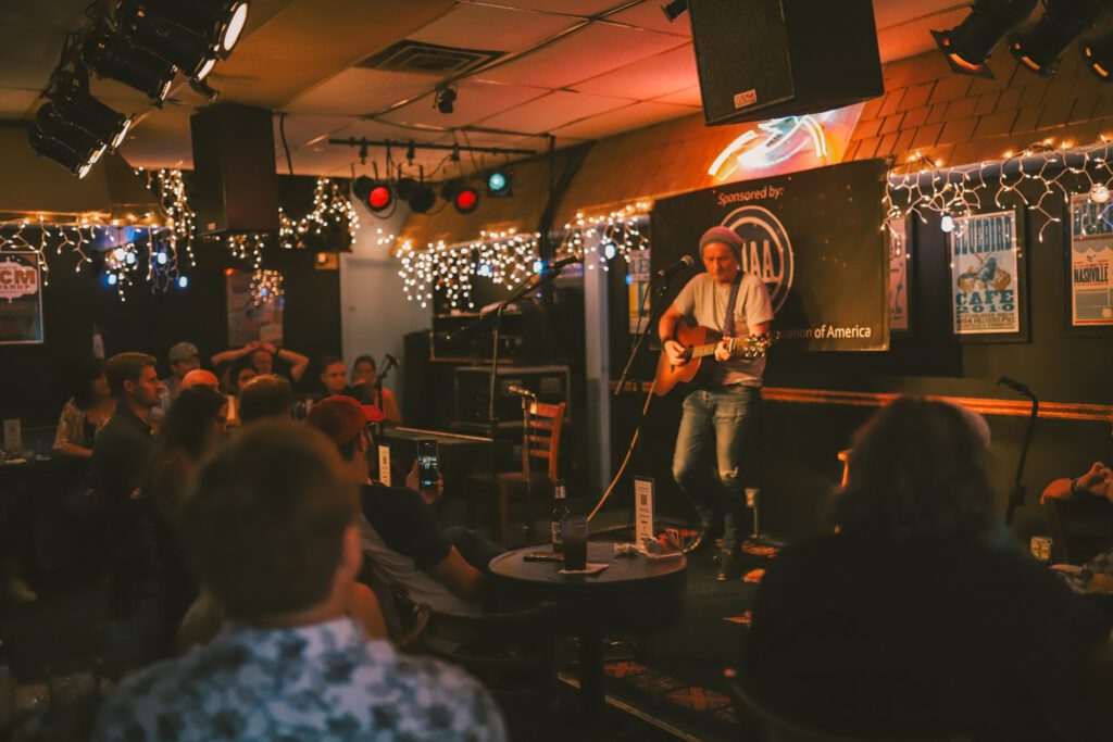 11 of the Best Things to Do in Nashville, Tennessee | Bluebird Cafe #simplywander