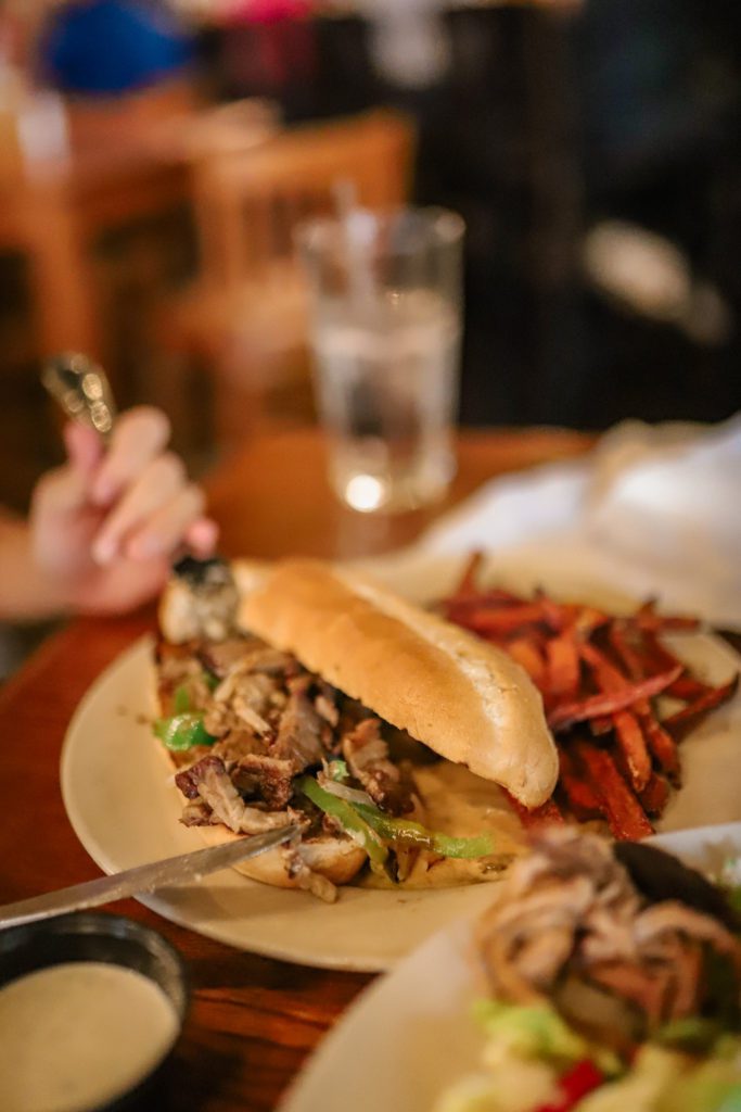 Best Places to Eat in Nashville, Tennessee | Puckett's #simplywander