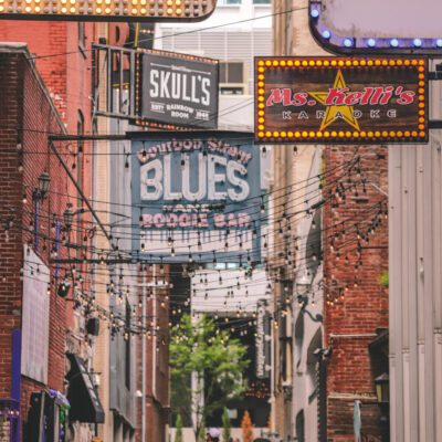 Nashville Girls Weekend Itinerary | Printer's Alley #simplywander