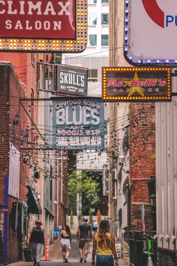 Nashville Girls Weekend Itinerary | Printer's Alley #simplywander
