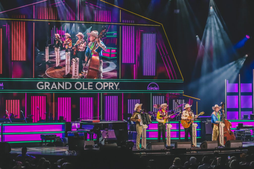Nashville Girls Weekend Itinerary | The Grand Ole Opry #simplywander
