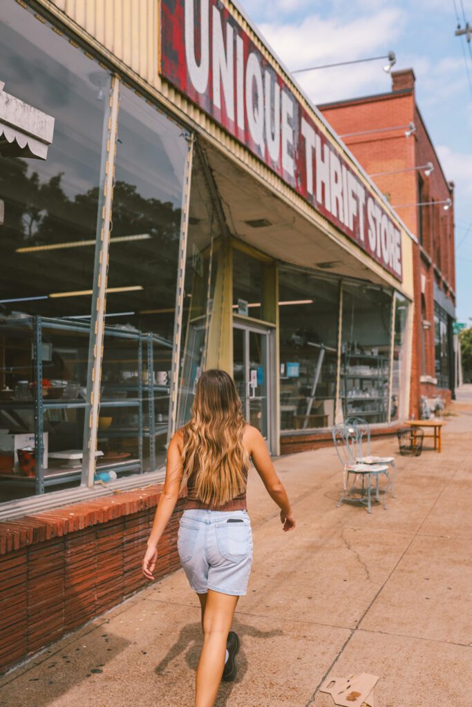Nashville Girls Weekend Itinerary | Thrifting on Charlotte Avenue #simplywander