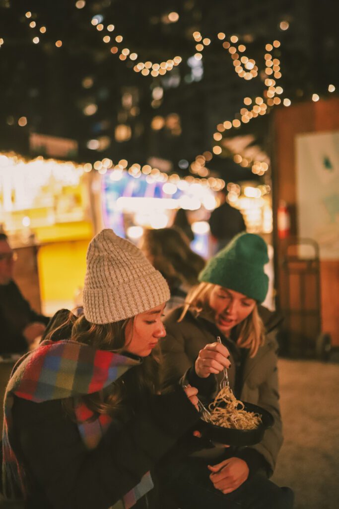 12 Bucket List Things to do In New York at Christmas | Columbus Circle Holiday Market #simplywander