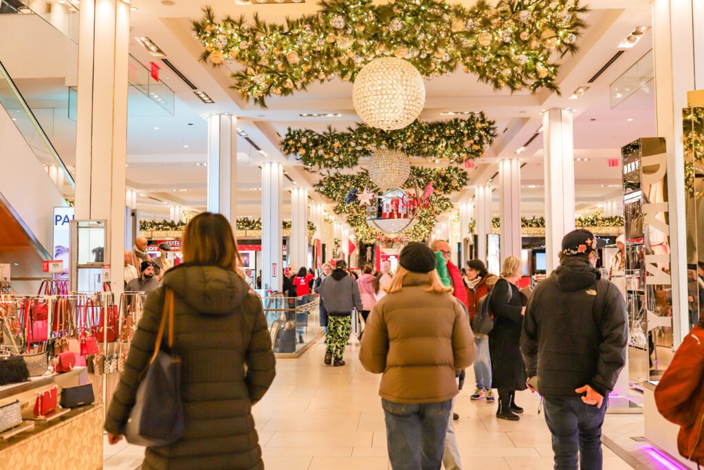 12 Bucket List Things to do In New York at Christmas | Visit Macy's on 34th Street #simplywander