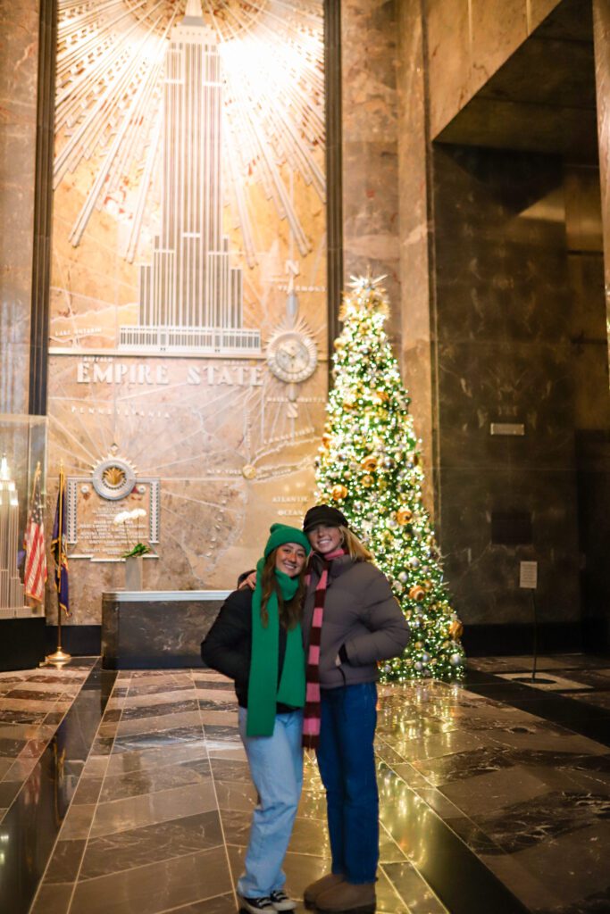12 Bucket List Things to do In New York at Christmas | Visit the Empire State Building #simplywander
