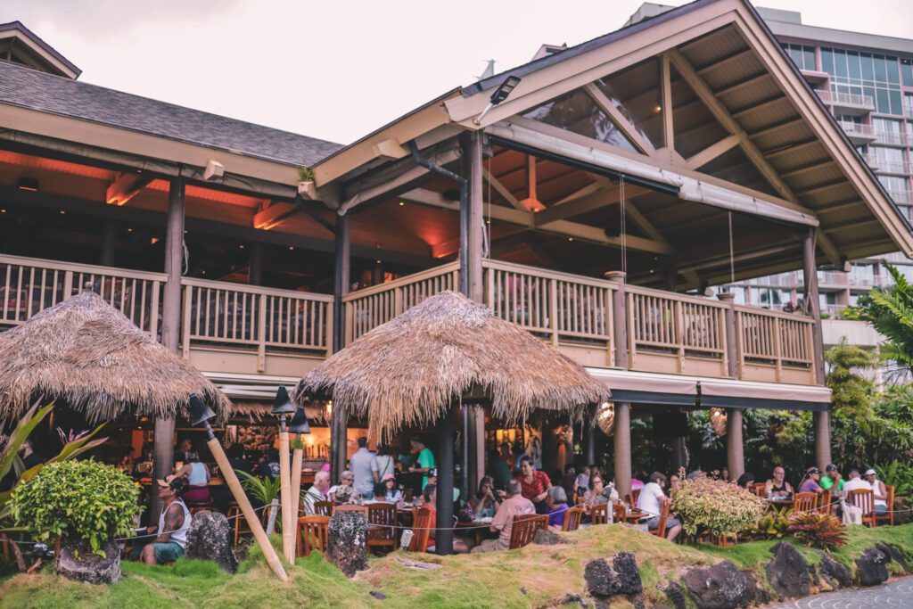 Best Places to Eat in Kauai, Hawaii | Duke's Kauai #simplywander