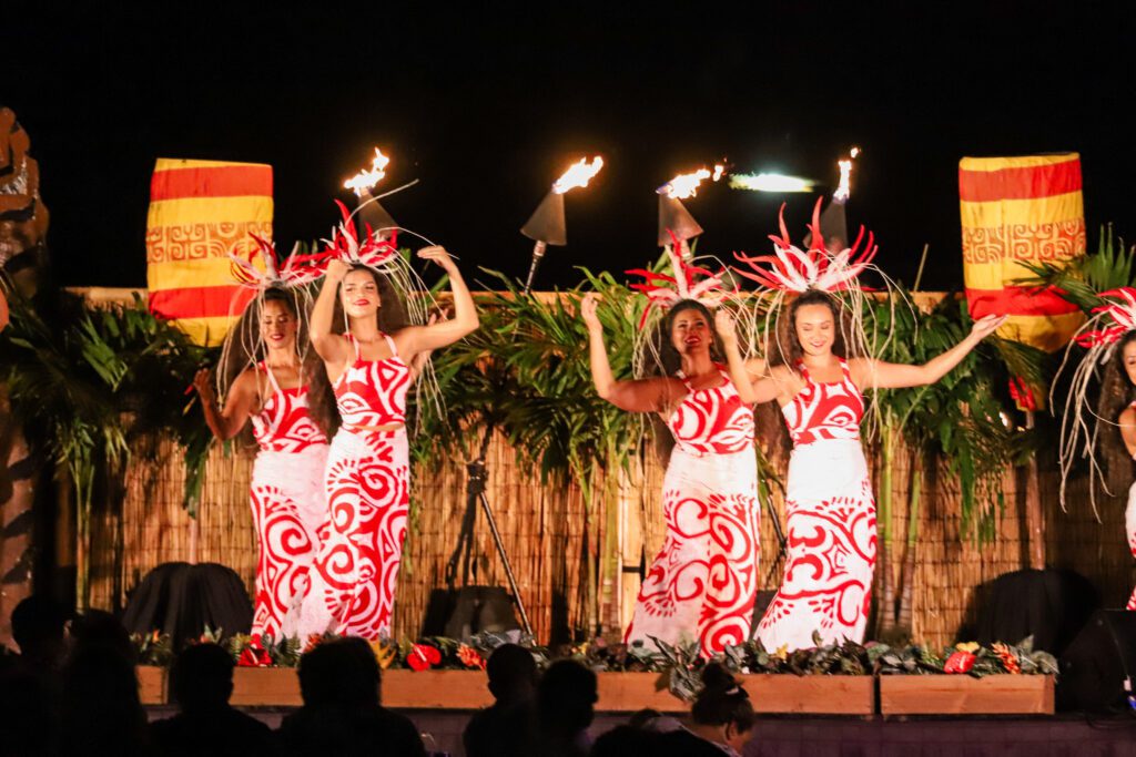 29 Bucket List Things to Do in Kauai With Kids | Attend a luau #simplywander
