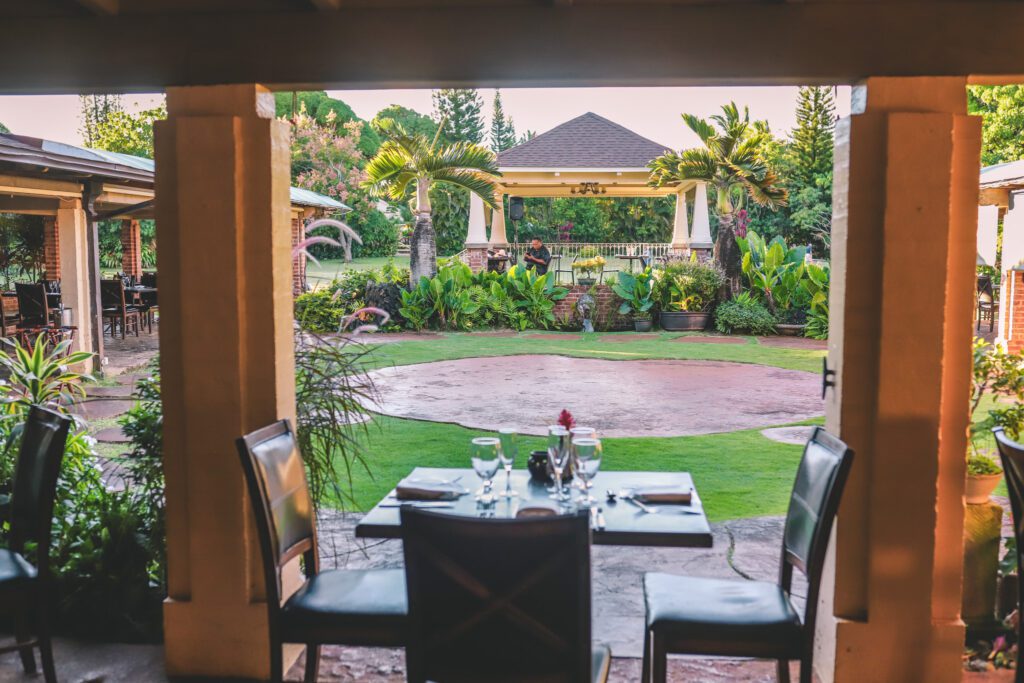 Best Places to Eat in Kauai, Hawaii | The Plantation House by Gaylords #simplywander