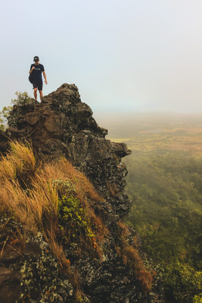 An Adventurous 7 Day Kauai Itinerary | Sleeping Giant West Trail #simplywander
