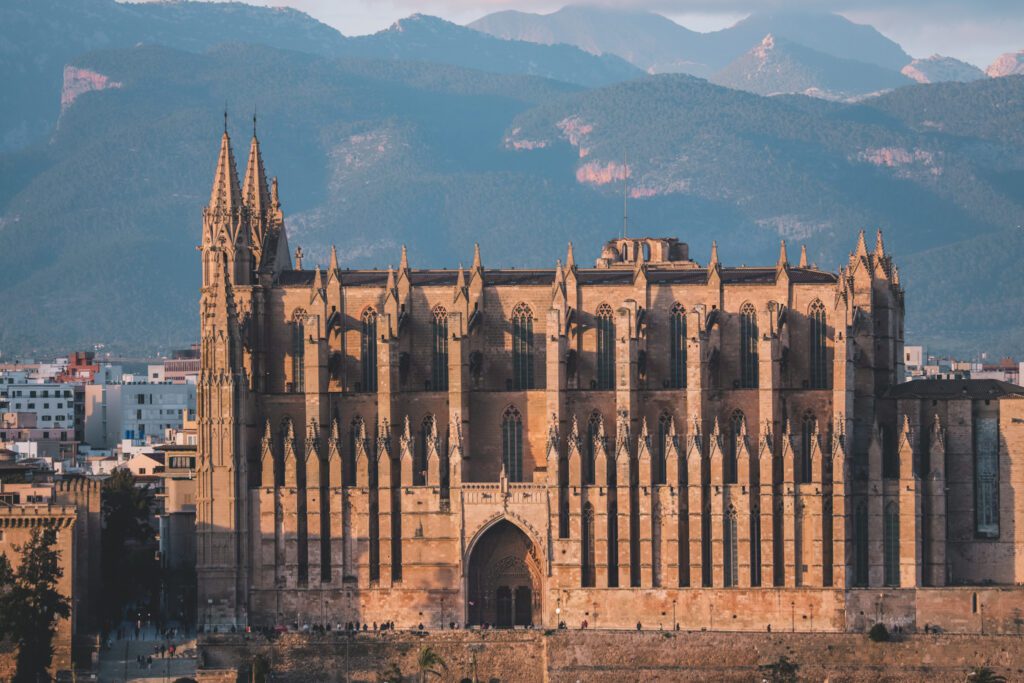 The Best Things to Do in Palma de Mallorca, Spain in One Day | Cathedral of Santa Marie #simplywander