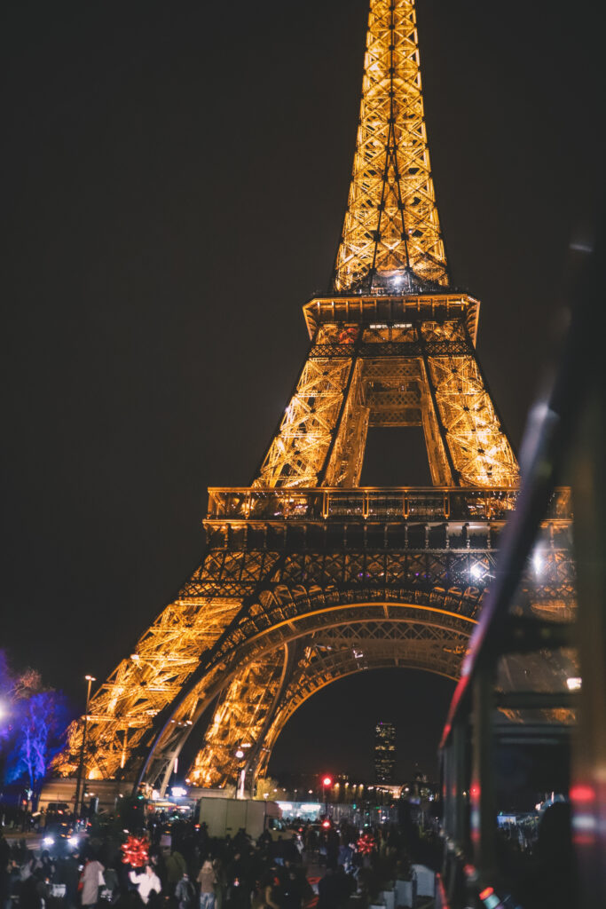 Open-top Christmas lights bust tour, Paris