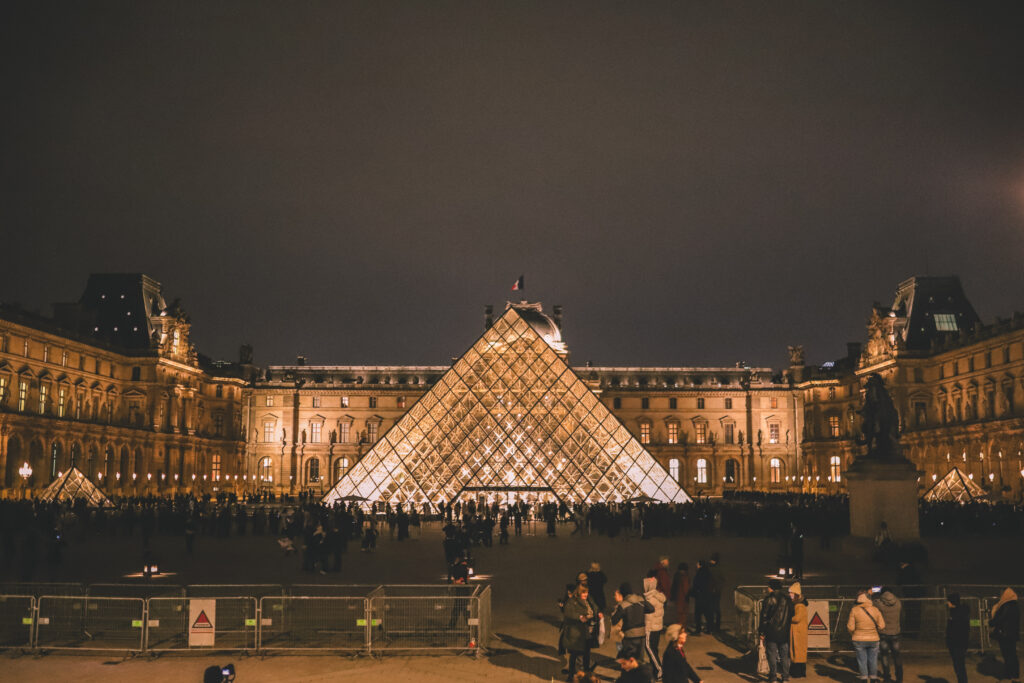 Open-top Christmas lights bust tour, Paris